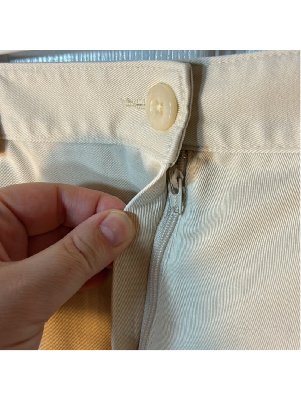 LL Bean original fit cream, coloured Bermuda shorts Size 18 - Picture 2 of 6
